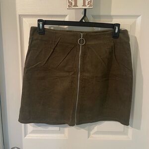NWT - Francesca's Olive Green Mini Skirt w/ Front Zipper - Size Large